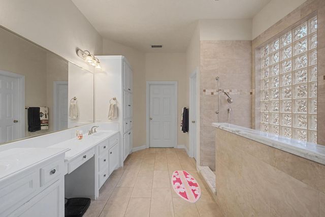 18 Floret Court, The Woodlands, TX 77382