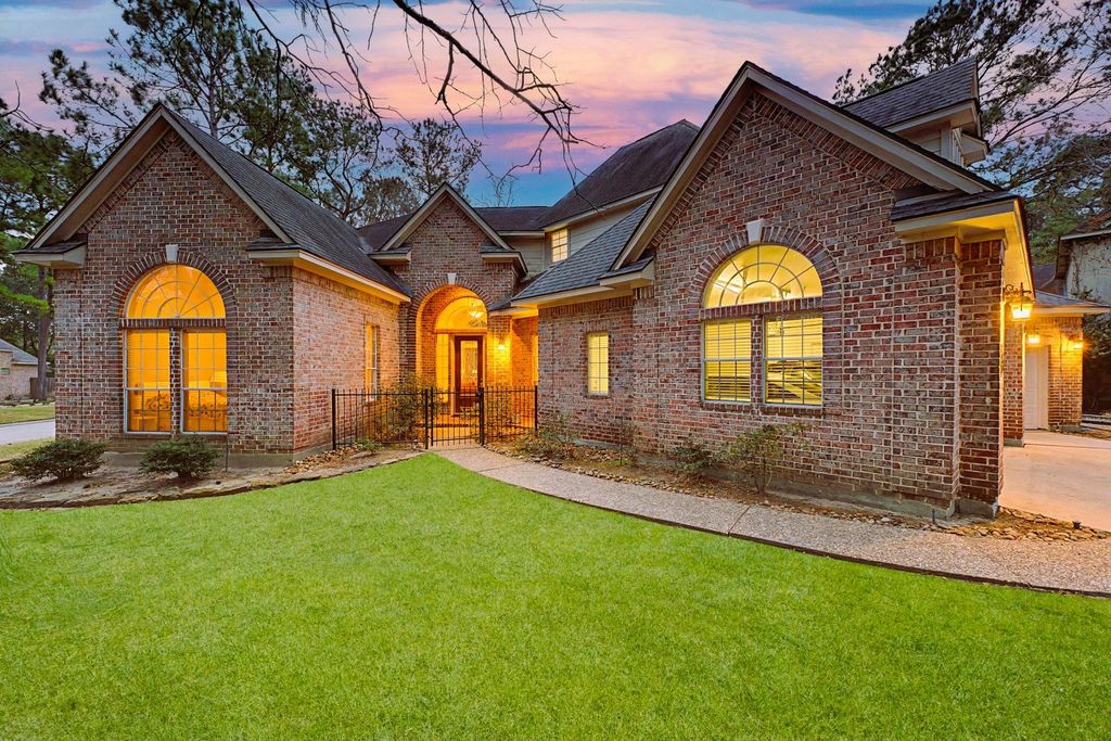 18 Floret Court, The Woodlands, TX 77382