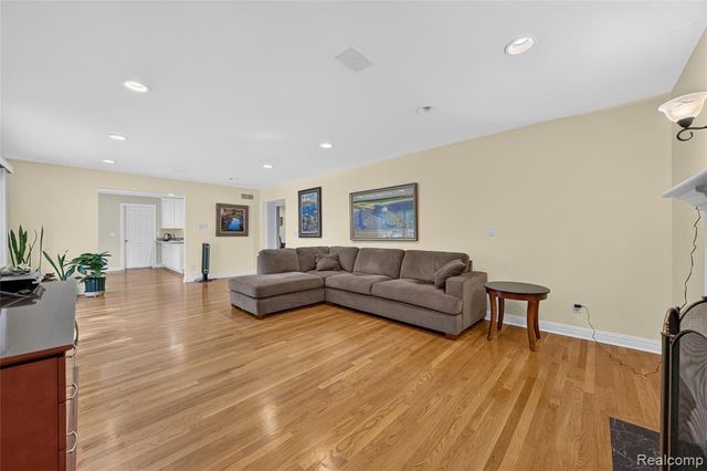 5369 W Bloomfield Lake Road, West Bloomfield, MI 48323