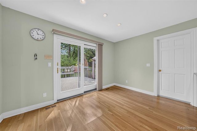 5369 W Bloomfield Lake Road, West Bloomfield, MI 48323