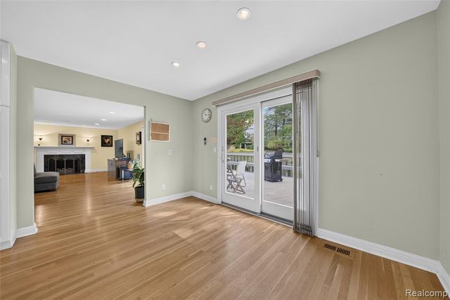 5369 W Bloomfield Lake Road, West Bloomfield, MI 48323