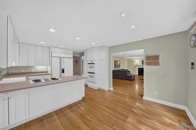 5369 W Bloomfield Lake Road, West Bloomfield, MI 48323