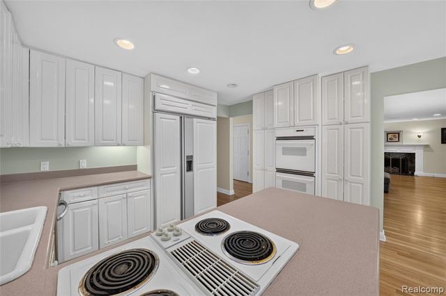 5369 W Bloomfield Lake Road, West Bloomfield, MI 48323