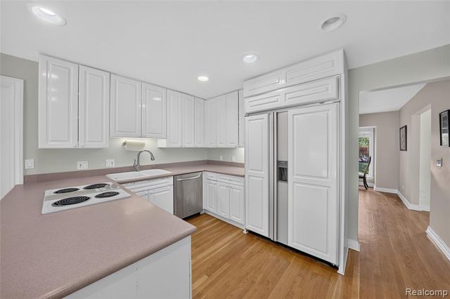 5369 W Bloomfield Lake Road, West Bloomfield, MI 48323