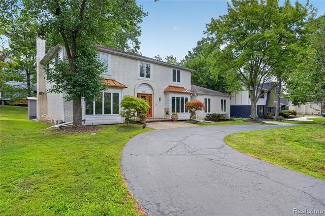 5369 W Bloomfield Lake Road, West Bloomfield, MI 48323