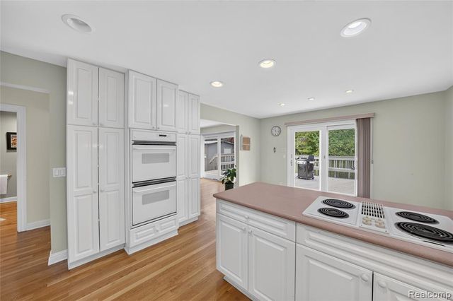 5369 W Bloomfield Lake Road, West Bloomfield, MI 48323