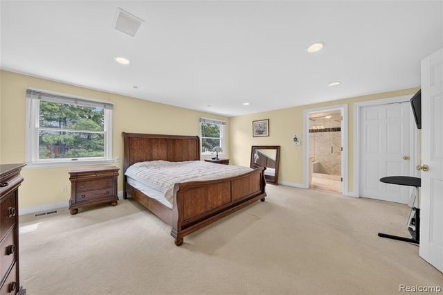 5369 W Bloomfield Lake Road, West Bloomfield, MI 48323