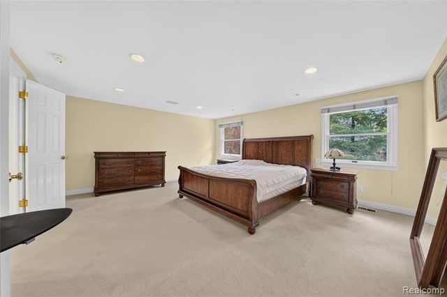 5369 W Bloomfield Lake Road, West Bloomfield, MI 48323