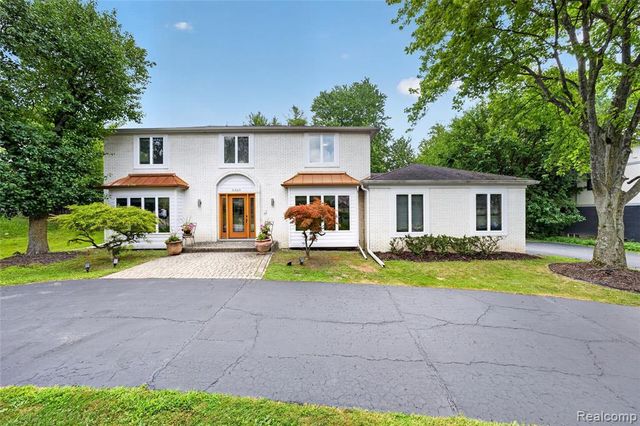5369 W Bloomfield Lake Road, West Bloomfield, MI 48323