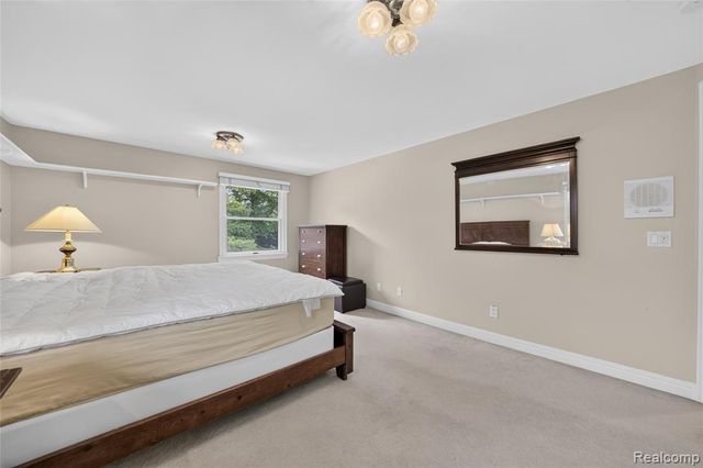 5369 W Bloomfield Lake Road, West Bloomfield, MI 48323