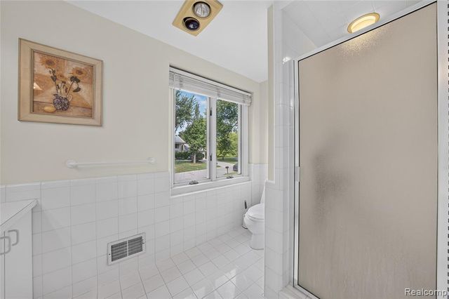 5369 W Bloomfield Lake Road, West Bloomfield, MI 48323