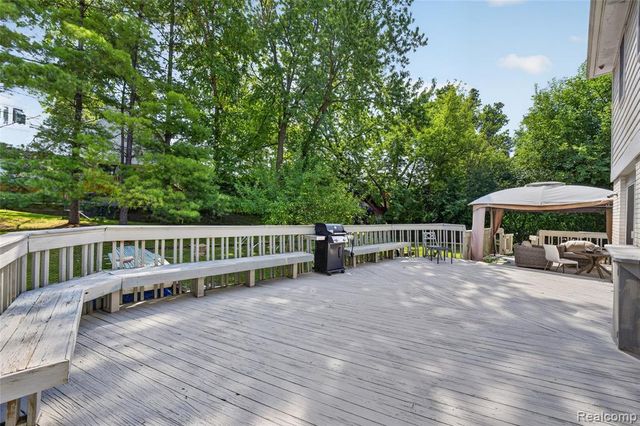5369 W Bloomfield Lake Road, West Bloomfield, MI 48323