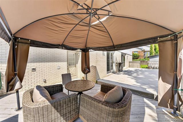 5369 W Bloomfield Lake Road, West Bloomfield, MI 48323