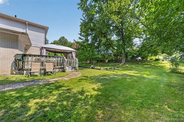 5369 W Bloomfield Lake Road, West Bloomfield, MI 48323