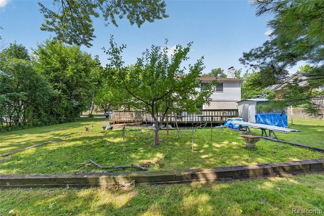 5369 W Bloomfield Lake Road, West Bloomfield, MI 48323