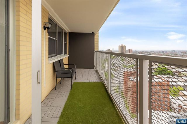 6600 JFK Blvd E 23J, West New York, NJ 07093