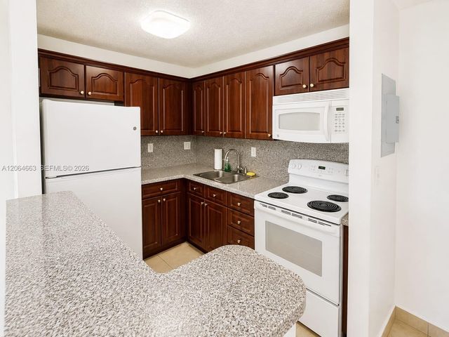 7235 NW 179th Street 212, Hialeah, FL 33015