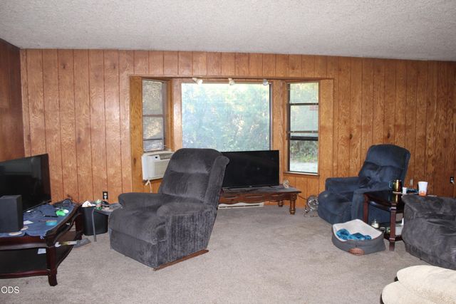 333 Greens Creek Road, Grants Pass, OR 97527