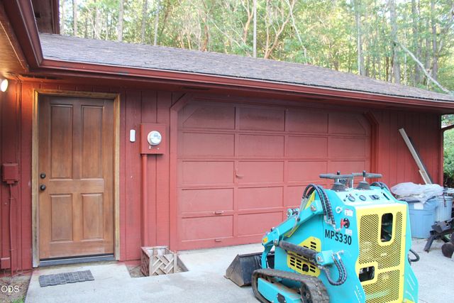 333 Greens Creek Road, Grants Pass, OR 97527