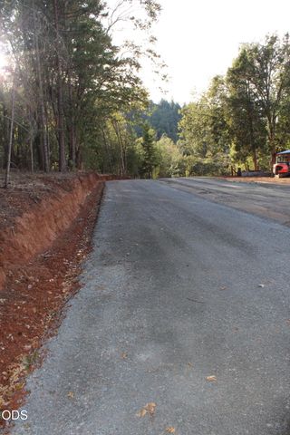 333 Greens Creek Road, Grants Pass, OR 97527