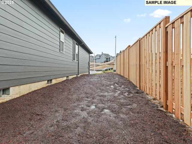 750 Ne SALING Dr E 90, Estacada, OR 97023