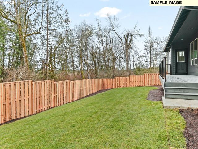 750 Ne SALING Dr E 90, Estacada, OR 97023