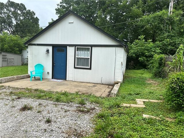 1133 S Haden Street, Independence, MO 64050