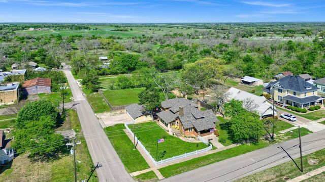 901 N 8th Street, Honey Grove, TX 75446