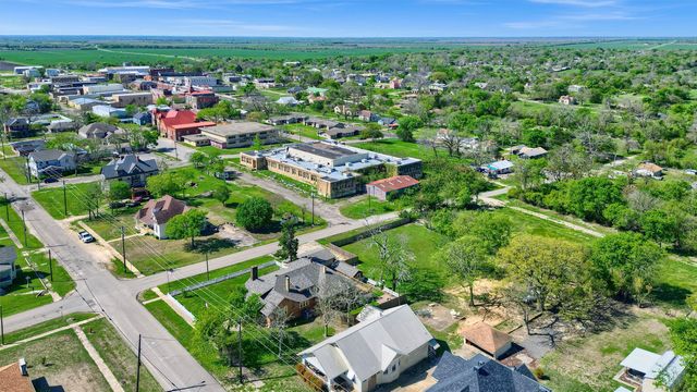901 N 8th Street, Honey Grove, TX 75446