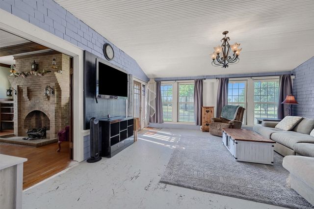 901 N 8th Street, Honey Grove, TX 75446