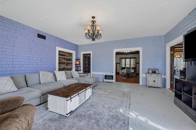 901 N 8th Street, Honey Grove, TX 75446