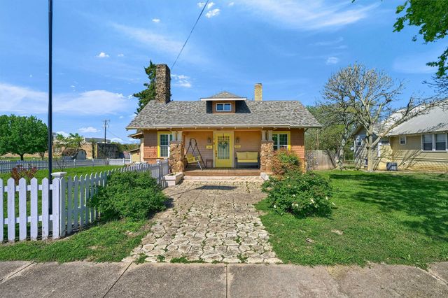 901 N 8th Street, Honey Grove, TX 75446