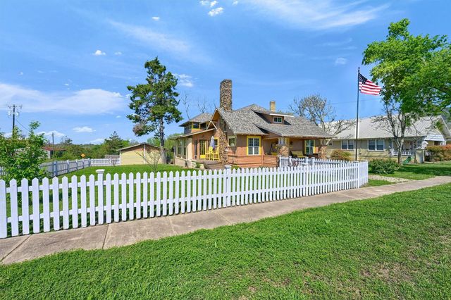 901 N 8th Street, Honey Grove, TX 75446