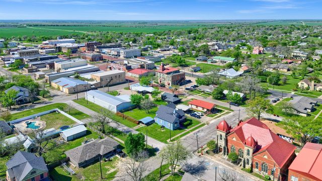 901 N 8th Street, Honey Grove, TX 75446