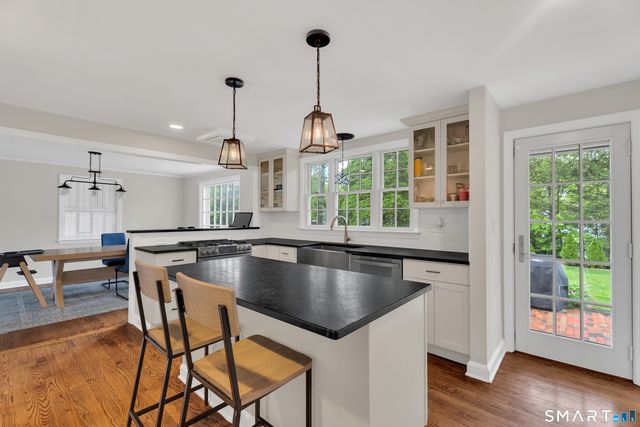 80 Knollwood Road, North Haven, CT 06473