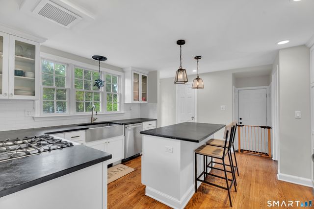 80 Knollwood Road, North Haven, CT 06473