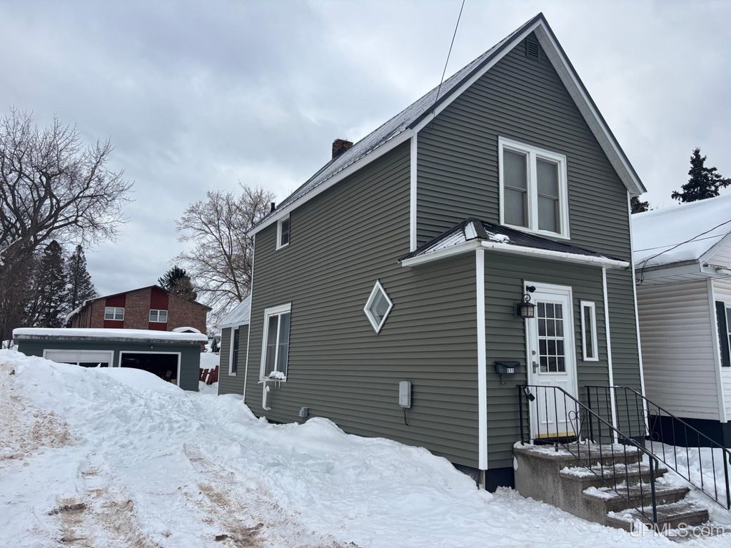 611 Sutherland Street, Ironwood, MI 49938