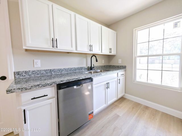 7208 Greenbriar Street, Ocean Springs, MS 39564