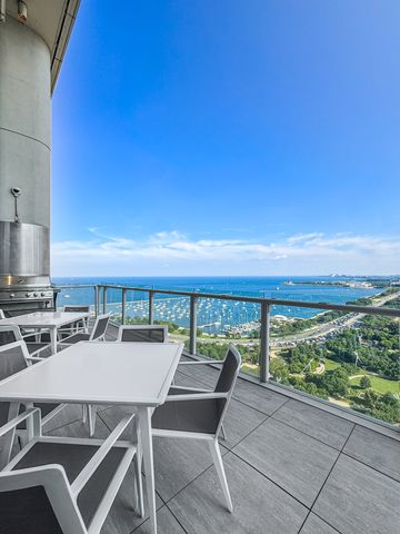 340 E RANDOLPH Street 2905, Chicago, IL 60601