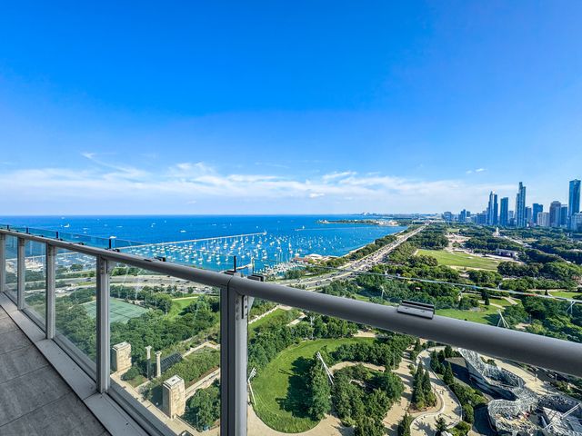 340 E RANDOLPH Street 2905, Chicago, IL 60601