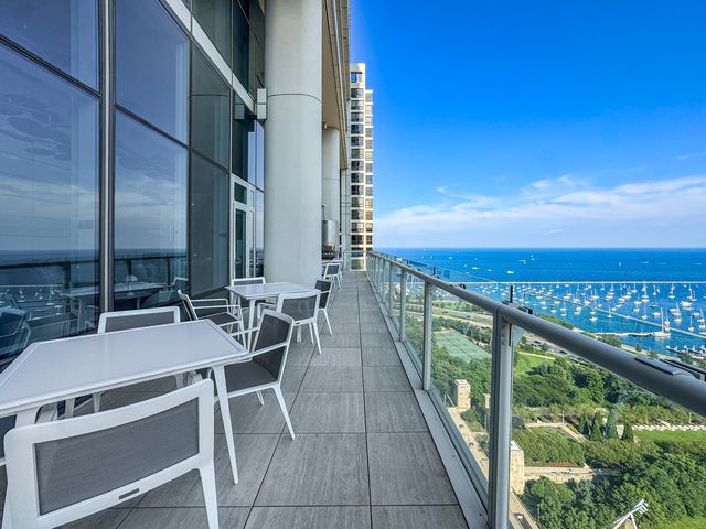 340 E RANDOLPH Street 2905, Chicago, IL 60601