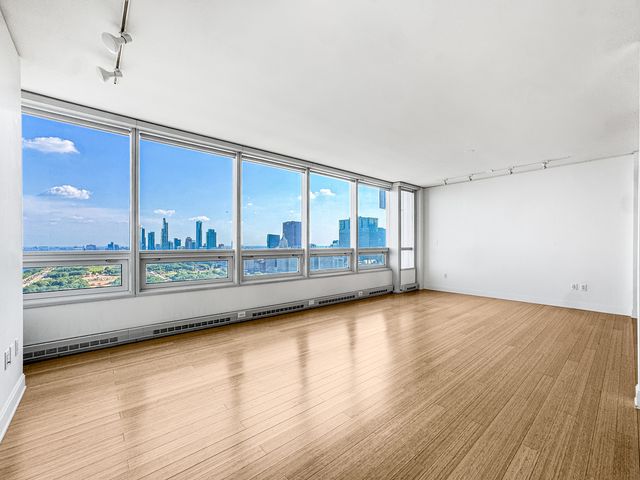 340 E RANDOLPH Street 2905, Chicago, IL 60601