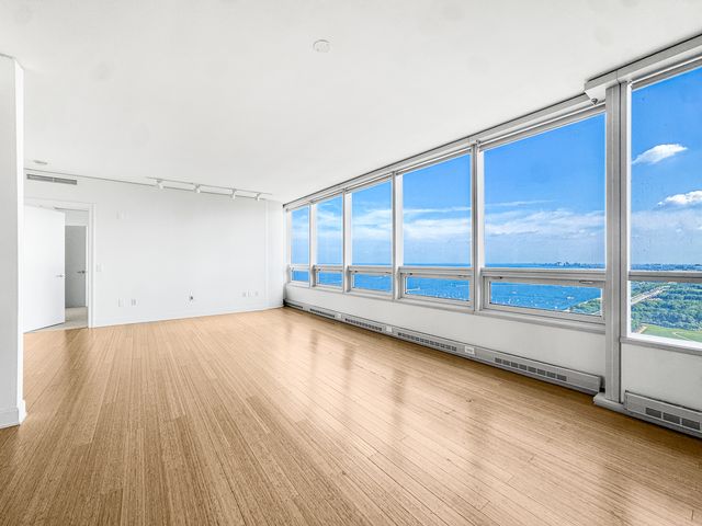 340 E RANDOLPH Street 2905, Chicago, IL 60601