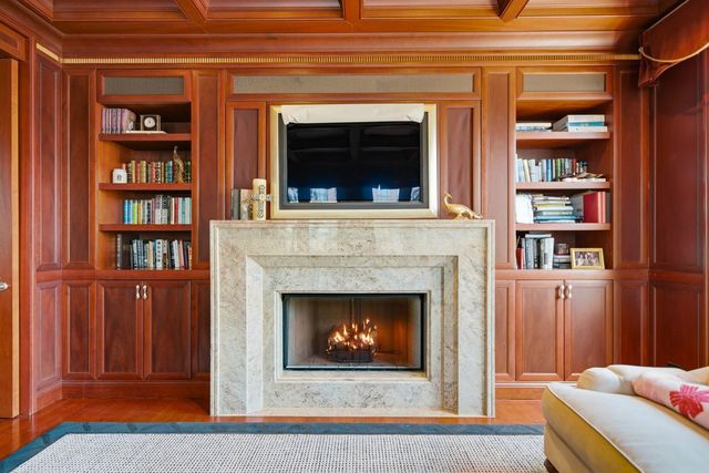 159 E Walton Place 22A, Chicago, IL 60611