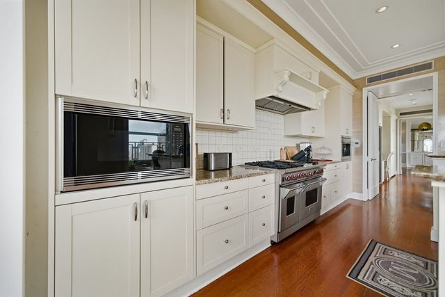 159 E Walton Place 22A, Chicago, IL 60611