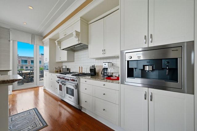 159 E Walton Place 22A, Chicago, IL 60611