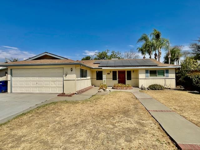2851 Julia Cir, Hanford, CA 93230