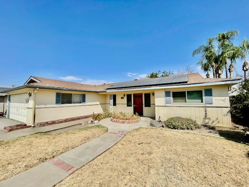 2851 Julia Cir, Hanford, CA 93230