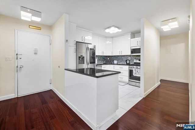 2100 Linwood 20B, Fort Lee, NJ 07024