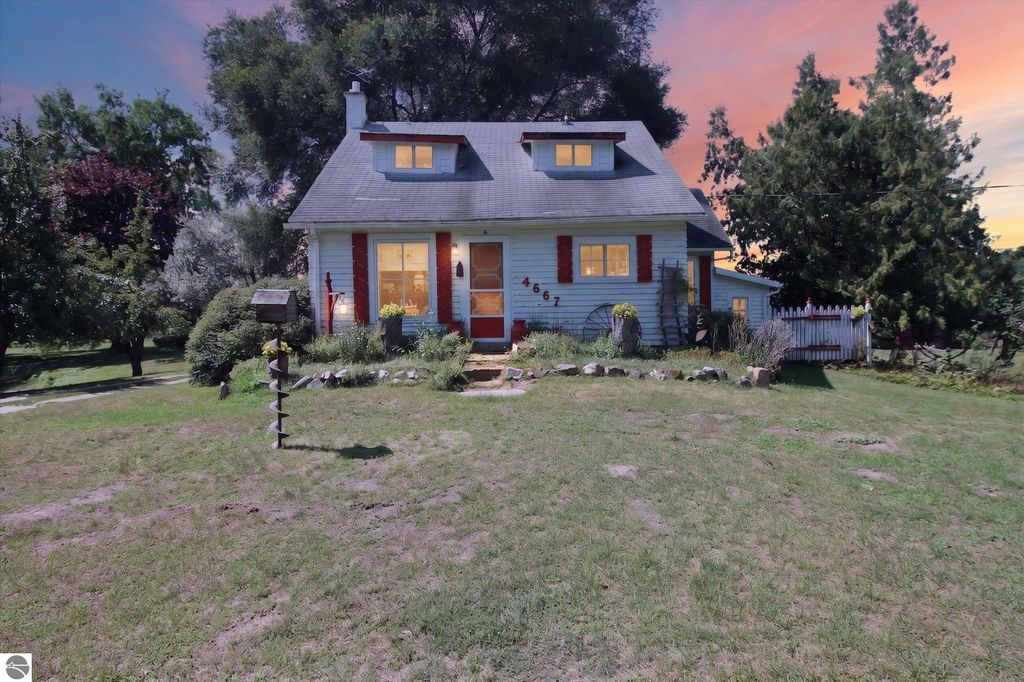 Image 1 of property listing at 4667 N Croswell Road, Alma, MI 48801
